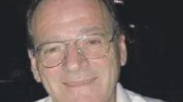 Muore Mauro Carlomusto, la città piange l'amato professore. Oggi il doloroso addio