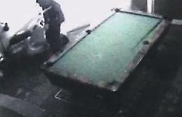 Allarme furti notturni nei negozi, i ladri assaltano i videopoker: bottino ingente