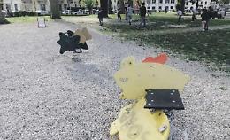 Giochi rotti e scritte oscene. Appello corale per il parco