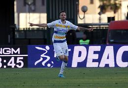 Ternana-Frosinone - Otto gol, partita pirotecnica, ma tanti errori