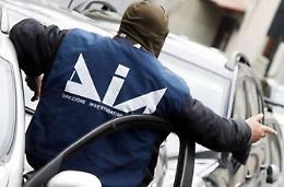 Blitz anti camorra, tra gli arrestati Luigi Moccia: evase nell'81 con Battisti