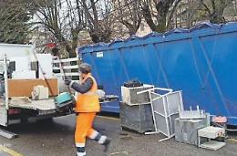 Isola ecologica itinerante. Non si arresta l'onda green