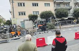 Albero tagliato in piazza Diamare. Dal comune rassicurano, ma i malumori restano