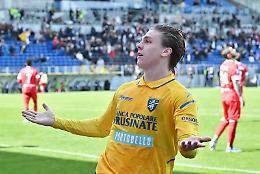 Il Frosinone incontenibile, Monza schiantato