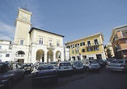 Isola ecologica, il sindaco interviene sul caso e risponde alle accuse