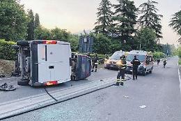 Violento scontro tra furgoni sulla Casilina: due feriti gravi, uno elitrasportato