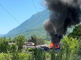 Incendio alla Gea, &egrave; allarme: il comune di Sora invita a chiudere le finestre