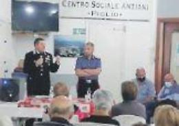 Cos&igrave; vengono truffati gli anziani: l'incontro con i carabinieri