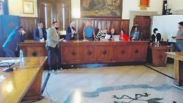 Flusso idrico interrotto, duro scontro in comune: agricoltori in protesta