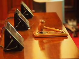 Trappola per vendicarsi: incolpa l'ex di violenza sulla loro bimba di 3 anni