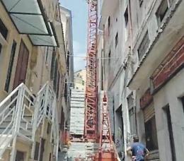 Teatro Vittoria, montata la gru. La riqualificazione procede a buon ritmo