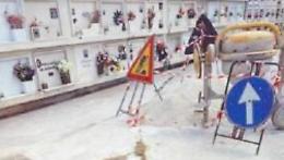 Acqua calda dalle fontane del cimitero, diverse le segnalazioni: è polemica