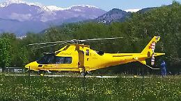 Incidente tra una moto e un'auto, elitrasportato un minorenne