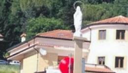 L'opera è pronta, la stele no: è giallo sulla benedizione