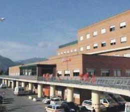 Si ferisce al piede con un chiodo e muore. Si indaga dopo la denuncia dei familiari