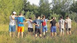 Campetto di calcio abbandonato, i ragazzi vogliono “adottarlo”