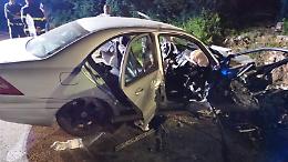 Incidente al volante, auto finisce contro un muretto: feriti tre ventenni