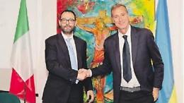 Il ministro Stefano Patuanelli incontra le imprese: «Valorizzare la qualità dei prodotti»