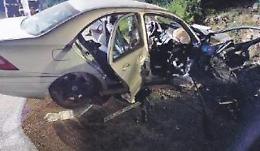 Auto si schianta contro un muretto. Coinvolti tre ragazzi