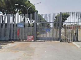 Arrestata oltre dieci volte dal 2014, minaccia e picchia due agenti: di nuovo nei guai