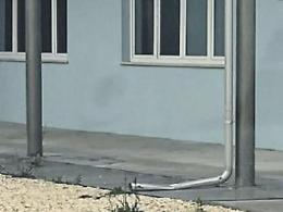 Completati i lavori per la nuova scuola, i vandali colpiscono subito