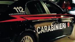 Rapina al "compro oro". Sfondata la vetrina con un'automobile