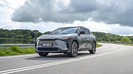Motori, Toyota: ecco la nuova bZ4X, è 100 % elettrica