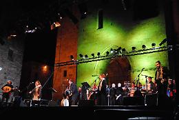 Festival non finanziato, esplode il caso: accuse alla Regione
