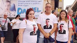 Funerali Daniel Rossi, palloncini bianchi e giallorossi per l'ultimo saluto al giovane