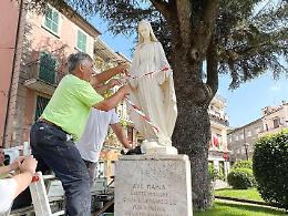 Statua della Madonna rovinata dai vandali: riparata la mano mozzata