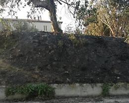 Incendio in località Giona, fiamme vicine alle abitazioni