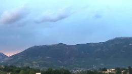 Incendio sulle montagne, la pioggia spegne finalmente le fiamme
