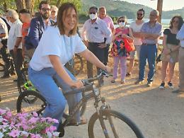 Lago di Canterno, la pista ciclopedonale è realtà. Inaugurati i primi sei chilometri