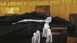 Le chiede un prestito e chiude i rapporti: l'uomo della vita era un truffatore