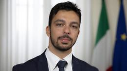 Grillo lo inserisce tra gli zombie, dura replica di Luca Frusone
