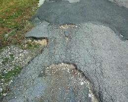 Degrado, strade ko agli Altipiani. La denuncia dei cittadini