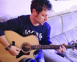 Marco Colavecchio racconta l'amore a distanza in musica