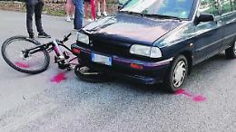 Investe e ferisce un ciclista: sessantaseienne positivo all'alcol test