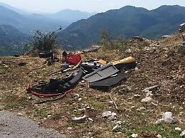 Discarica abusiva in quota. I vandali non vanno in vacanza