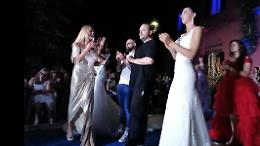 Modelle in stupendi abiti da sposa. A Villa Carducci defilè da incanto