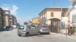 Perde il controllo e sbatte. Tragedia sfiorata in centro