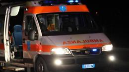 In strada ferito e in intimo finge una rapina. Botte con una transessuale