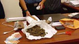 In casa con hashish e marijuana: arrestata una coppia di giovani