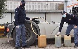 Vampiri di... gasolio scoperti e arrestati con le taniche pronte