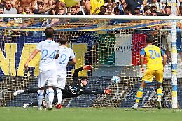 Serie B, il Frosinone suona il rock. Non ce n'è per il Como