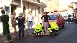 Anziano investito da un'auto finisce in ospedale. Soccorsi sul posto