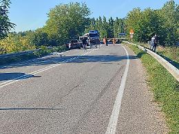 Ragazza trovata morta sulla superstrada. Sul posto polizia e carabinieri