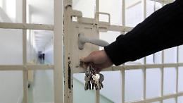 Aggressione in carcere, agente rischia di essere strangolato da un detenuto