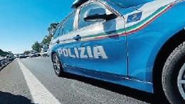 Scendono per prestare soccorso: turiste uccise da un'auto pirata