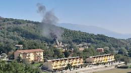 Fiamme alte e paura. Solidarietà ai residenti